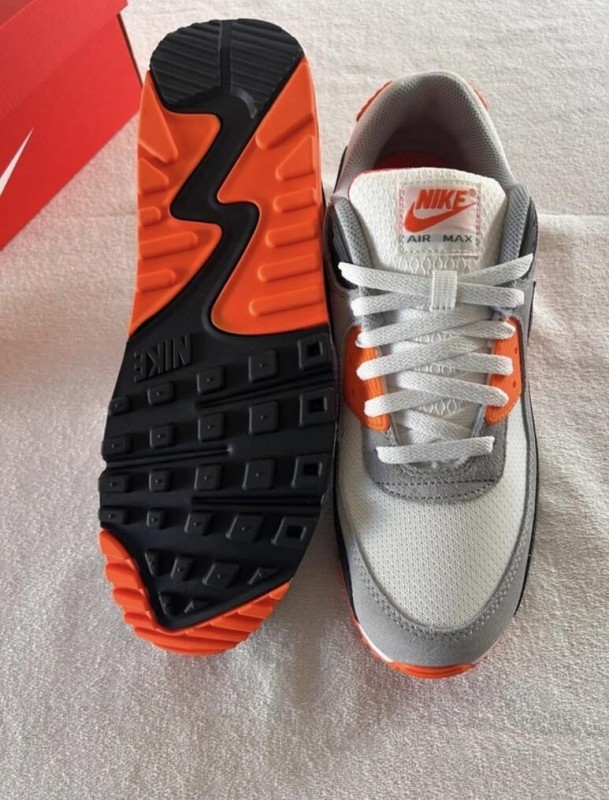 Nike airmax 90 white summit safety orange smoke grey 2