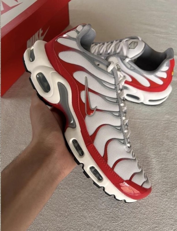 Air Max TN plus varsity red brillant blood white grey 2