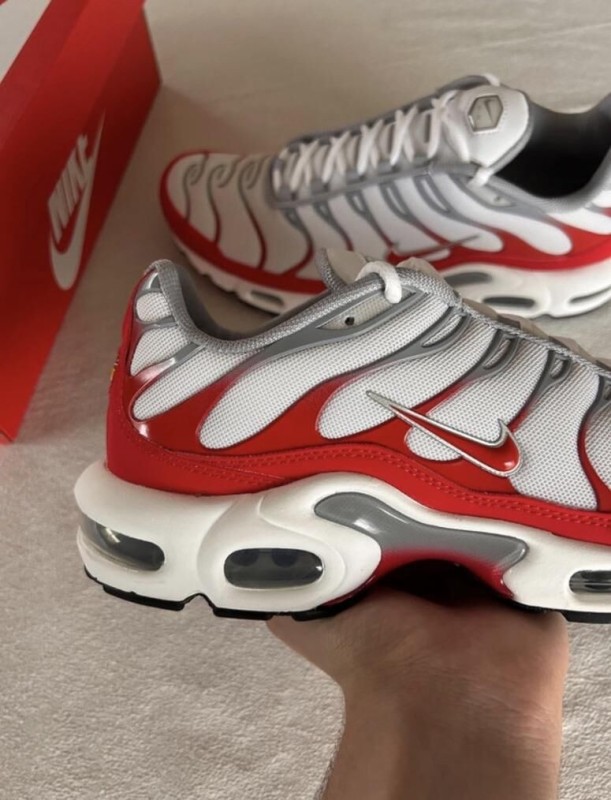 Air Max TN plus varsity red brillant blood white grey 2