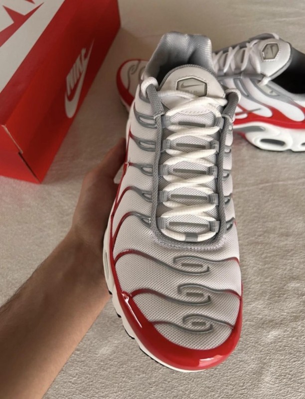 Air Max TN plus varsity red brillant blood white grey 2