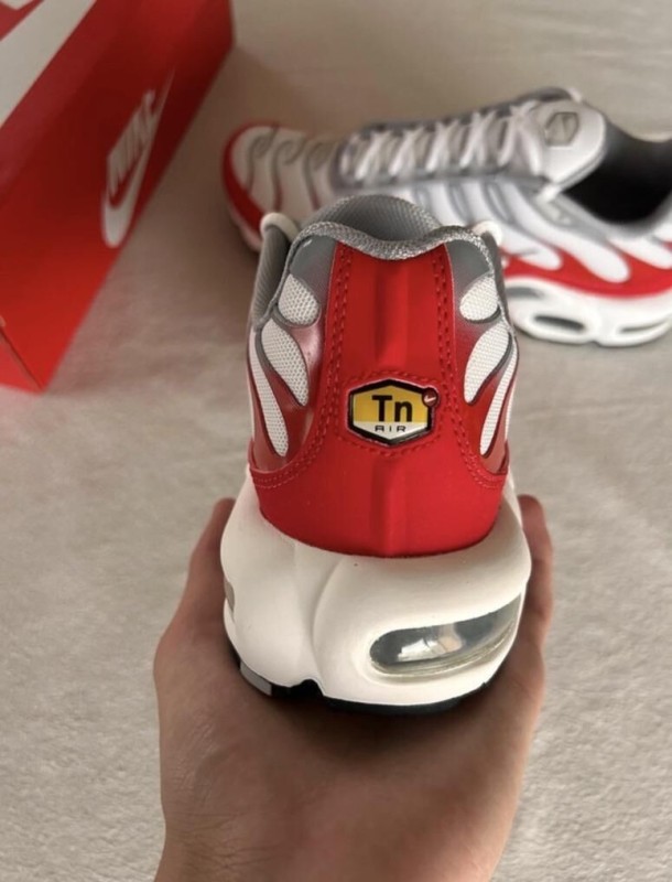 Air Max TN plus varsity red brillant blood white grey 2