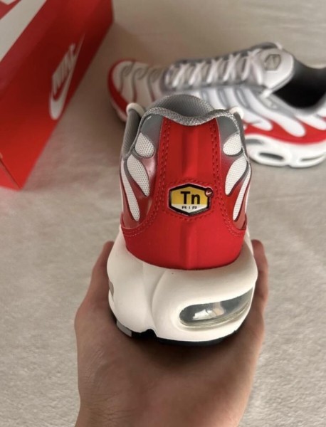 Air Max TN plus varsity red brillant blood white grey