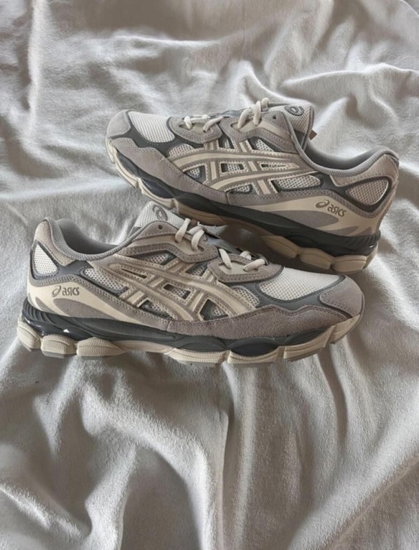 Asics NYC oyster grey cream