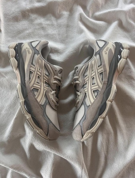 Asics NYC oyster grey cream