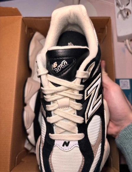 New Balance 9060 beige noir taille 41,5