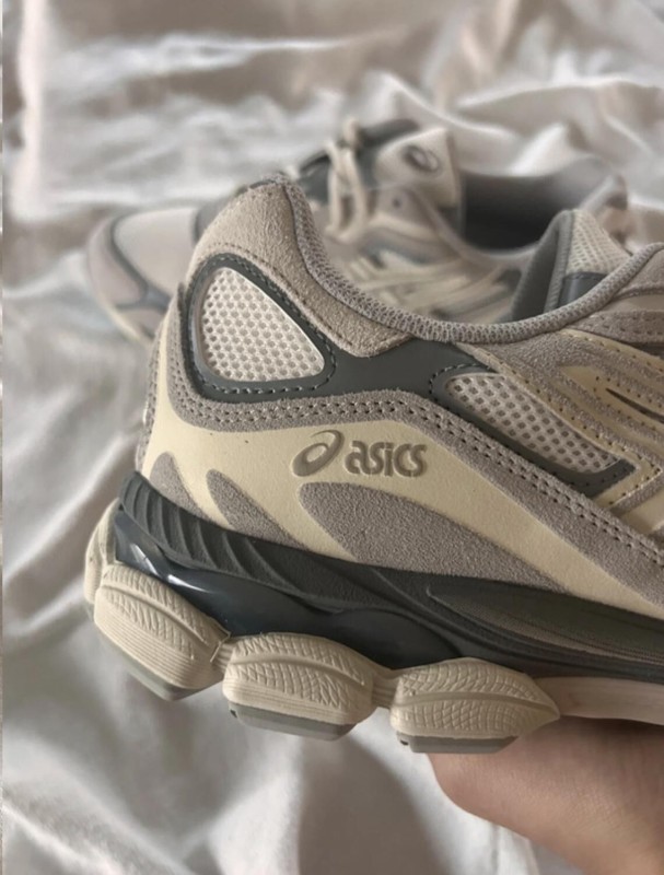 Asics NYC oyster grey cream 2