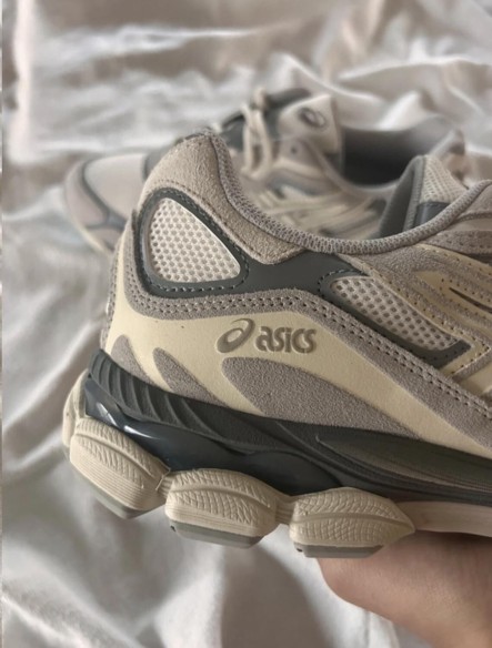 Asics NYC oyster grey cream
