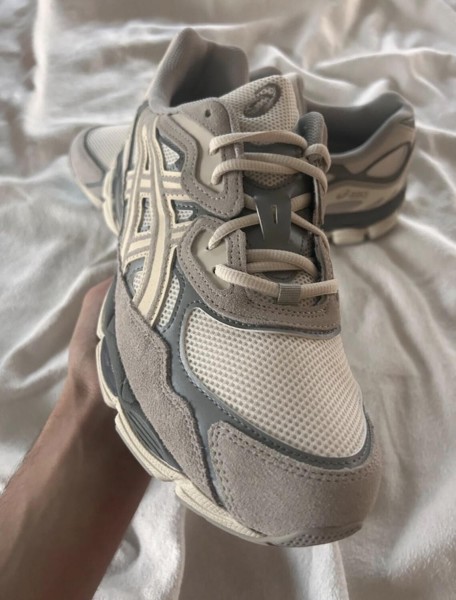 Asics NYC oyster grey cream