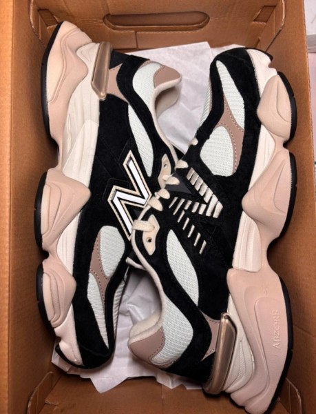 New Balance 9060 beige noir taille 41,5