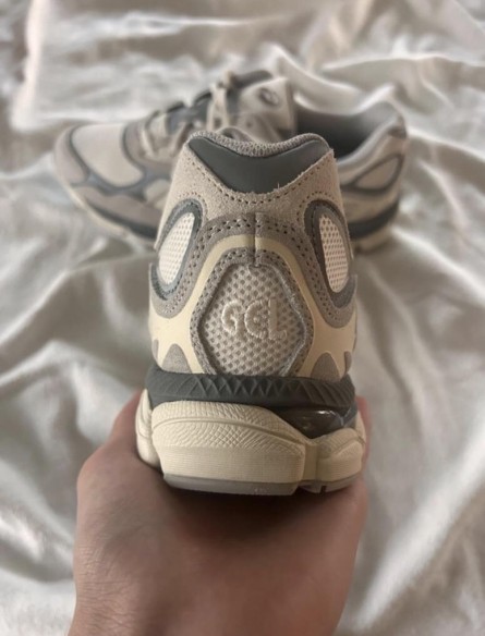 Asics NYC oyster grey cream