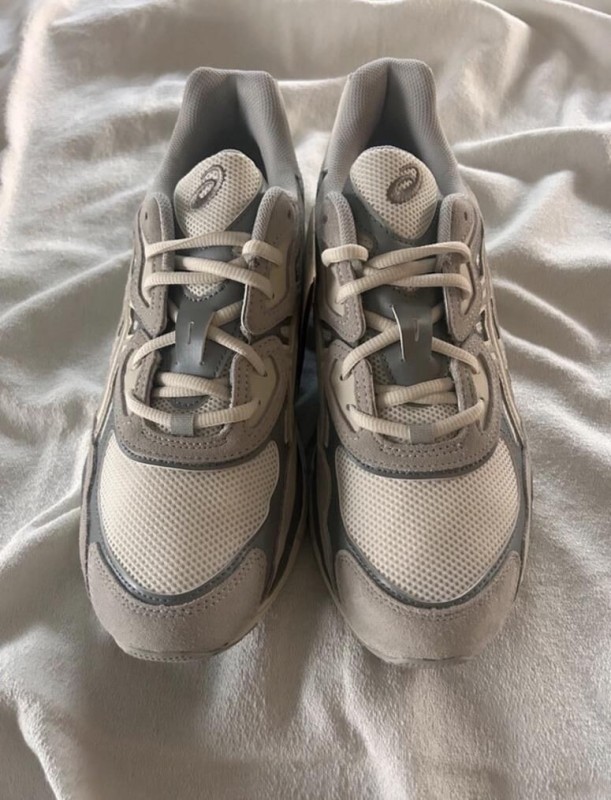 Asics NYC oyster grey cream 2