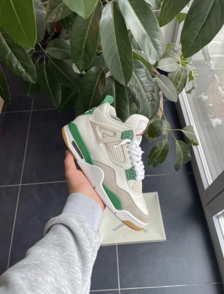 Jordan 4 SB Pine Green