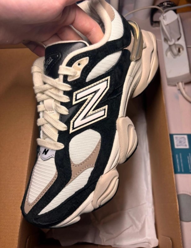 New Balance 9060 beige noir taille 41,5 2