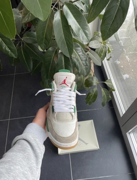 Jordan 4 SB Pine Green