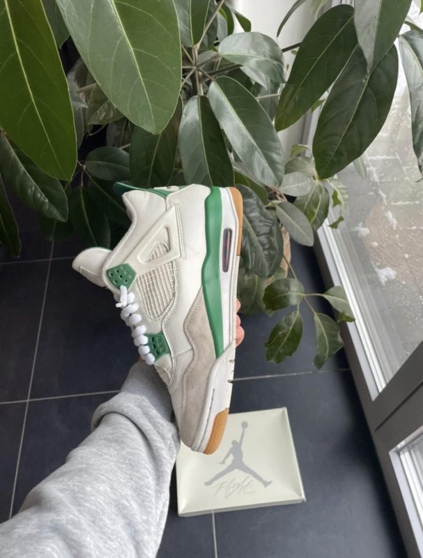 Jordan 4 SB Pine Green 2