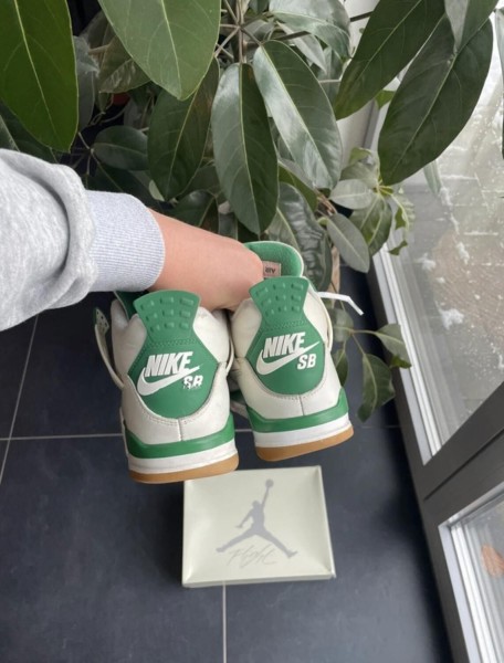 Jordan 4 SB Pine Green