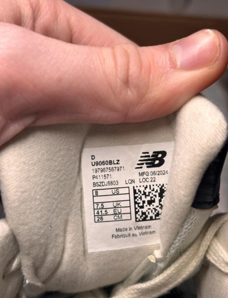 New Balance 9060 beige noir taille 41,5