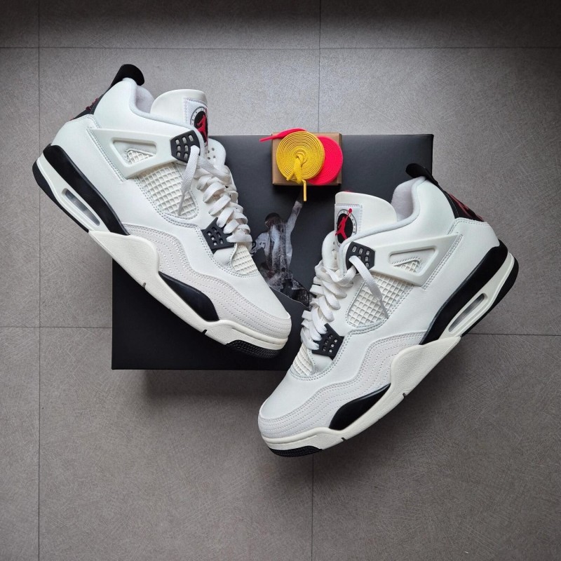 Jordan 4 "Flight Club"