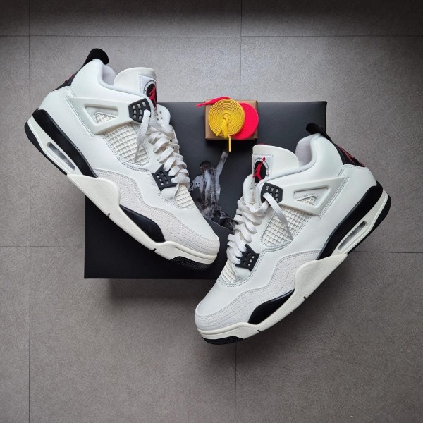 Jordan 4 "Flight Club"