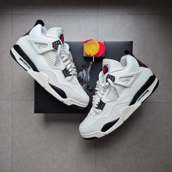 Jordan 4 "Flight Club"