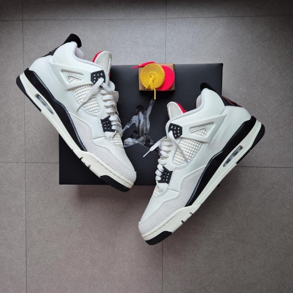 Jordan 4 "Flight Club"