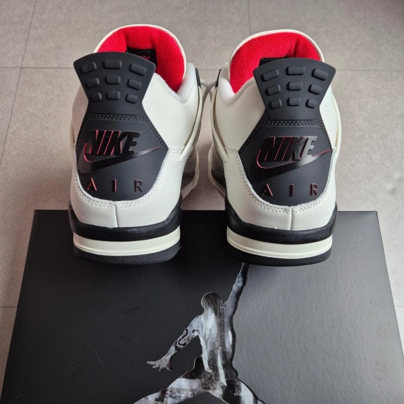Jordan 4 "Flight Club" 2
