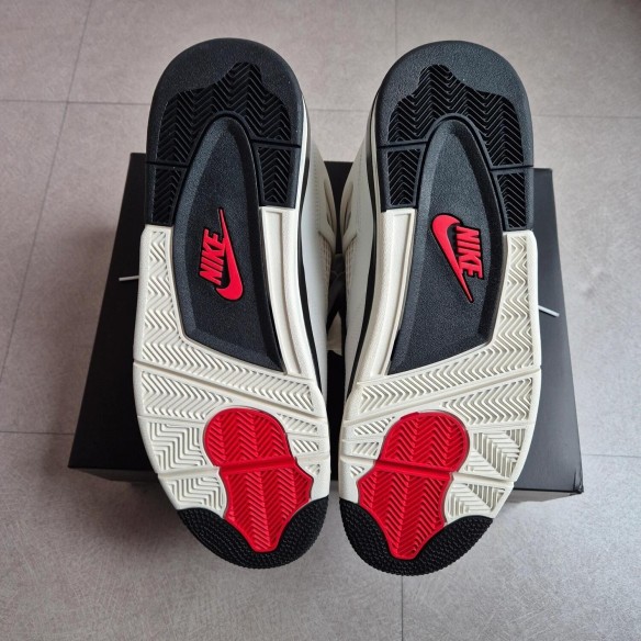 Jordan 4 "Flight Club"