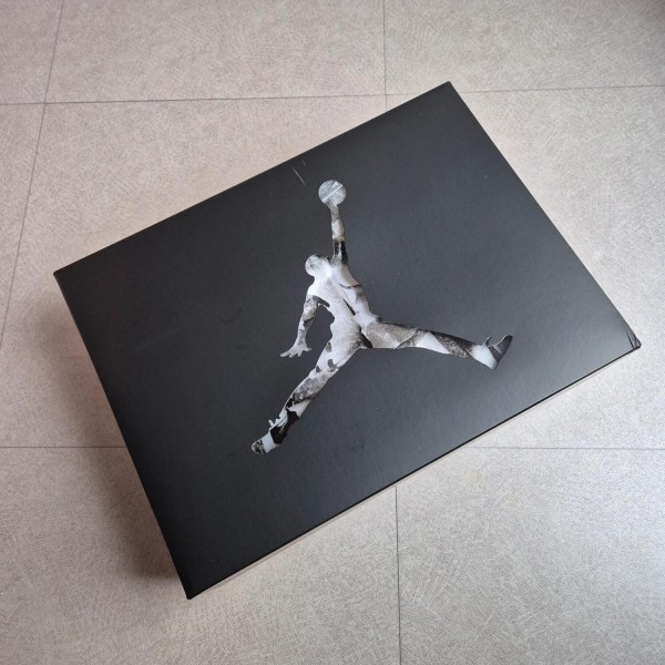 Jordan 4 "Flight Club"