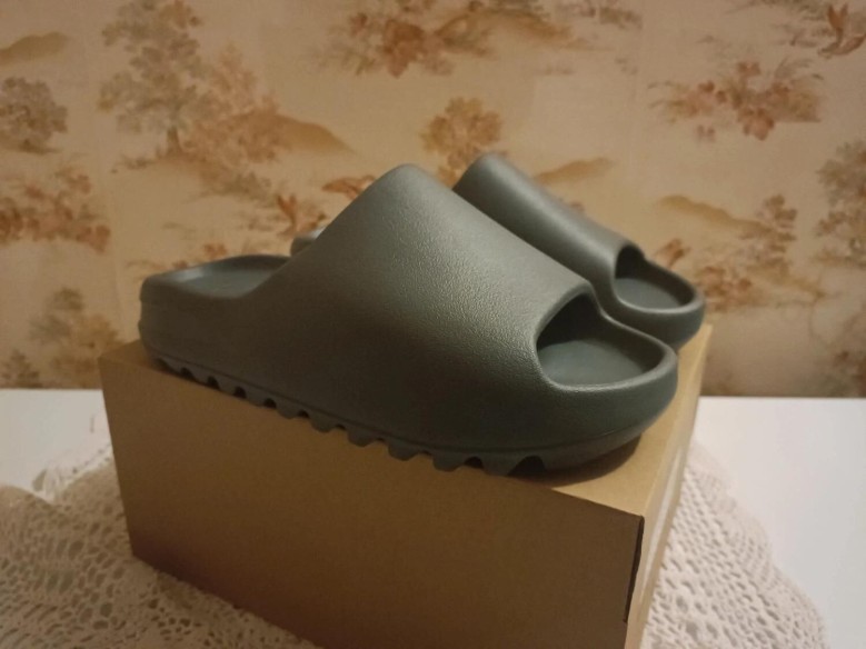 adidas Yeezy Slide Marine