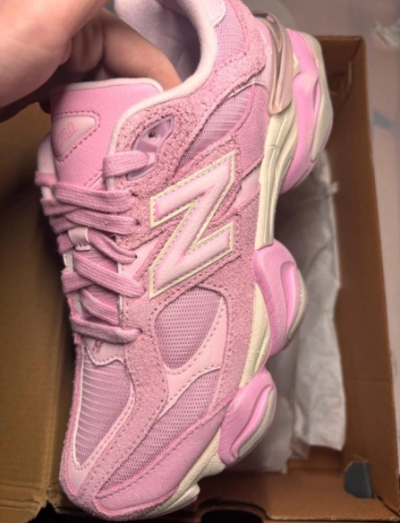 New balance 9060 rose overdye ASOS exclusive taille 39,5