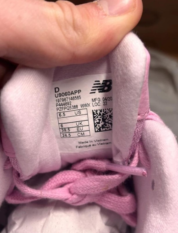 New balance 9060 rose overdye ASOS exclusive taille 39,5 2