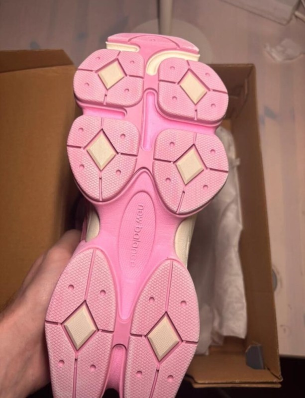 New balance 9060 rose overdye ASOS exclusive taille 39,5 2