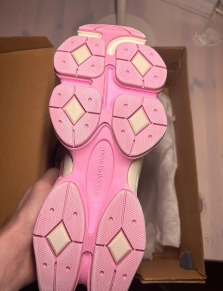 New balance 9060 rose overdye ASOS exclusive taille 39,5