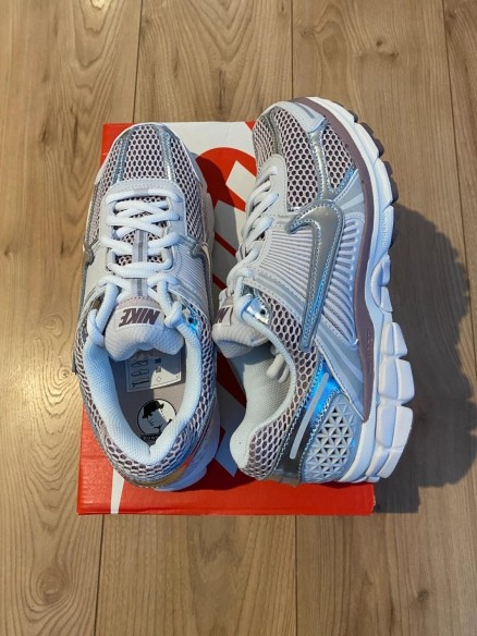 Nike Zoom vomero 5 vast grey purple / metallic silver / photon dust
