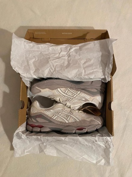 asics gel nyc cream moonrock pink / cream cloud grey / gris crème