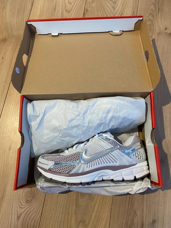 Nike zoom vomero 5 vast grey purple / metallic silver / photon dust 2