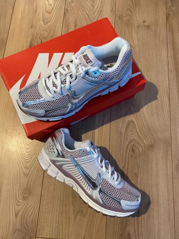 Nike zoom vomero 5 vast grey purple / metallic silver / photon dust 2
