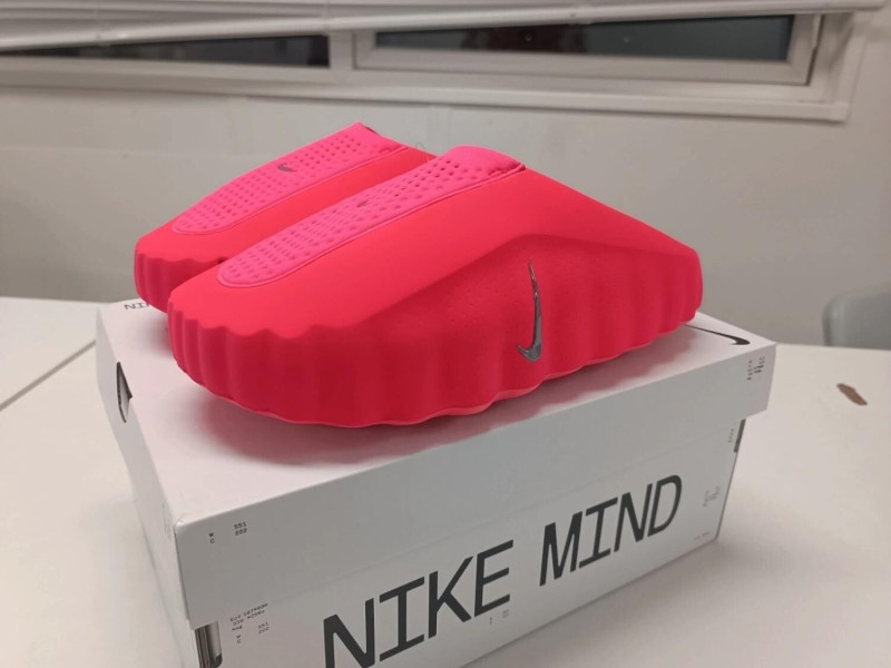 Nike Mind 001 Slide Solar Red 42,5