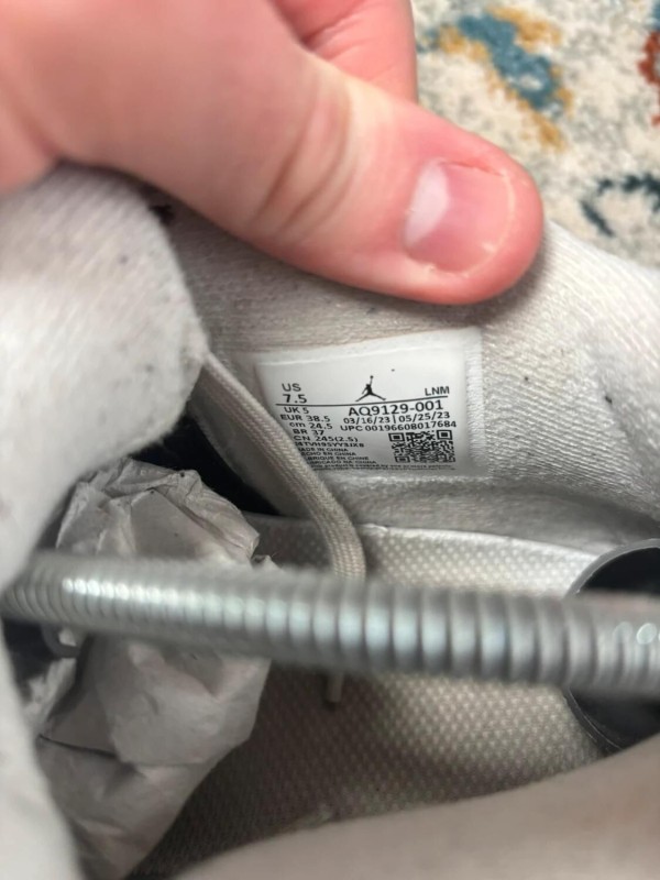 Air Jordan 4 Frozen 2