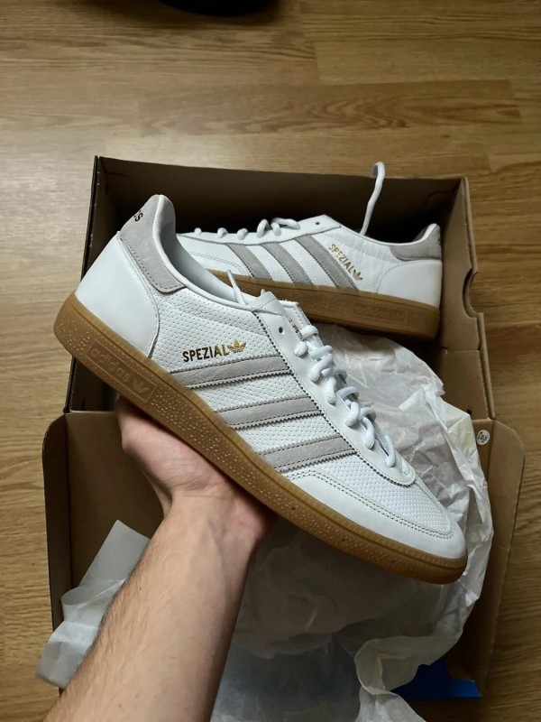 adidas handball spezial blanche grise daim et midsole gum