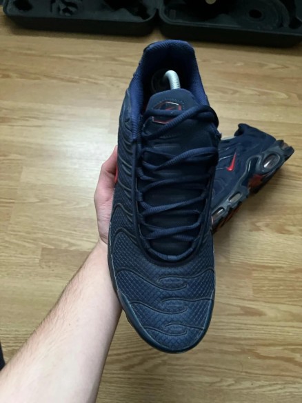 Nike air max plus bleu foncé et rouge