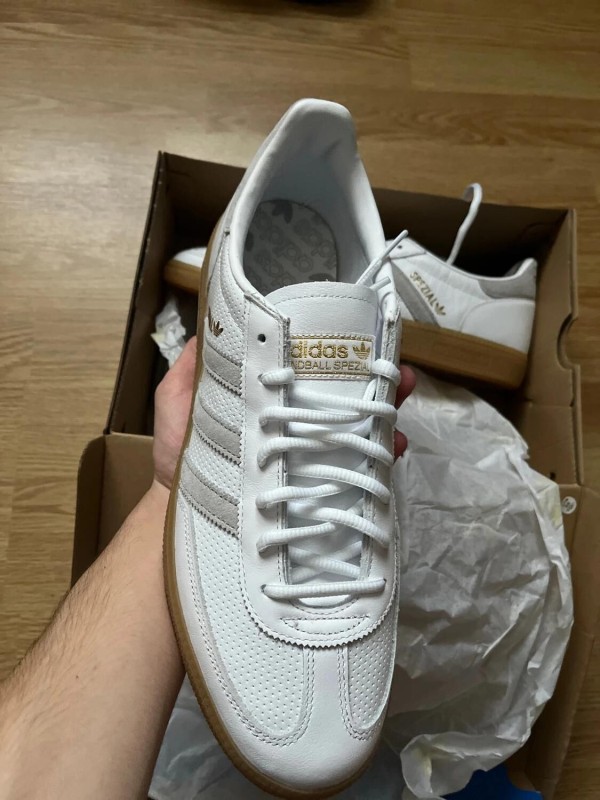 adidas handball spezial blanche grise daim et midsole gum 2