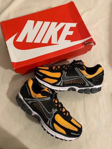 Nike zoom vomero 5 sundial black orange / noir jaune orange