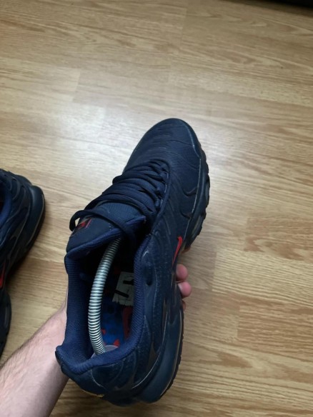 Nike air max plus bleu foncé et rouge