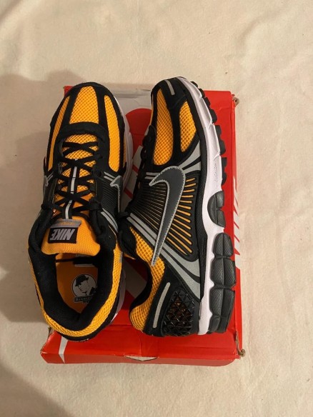 Nike zoom vomero 5 sundial black orange / noir jaune orange