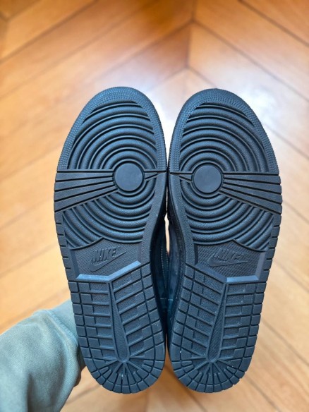 Air Jordan 1 Low Travis Scott Black Phantom