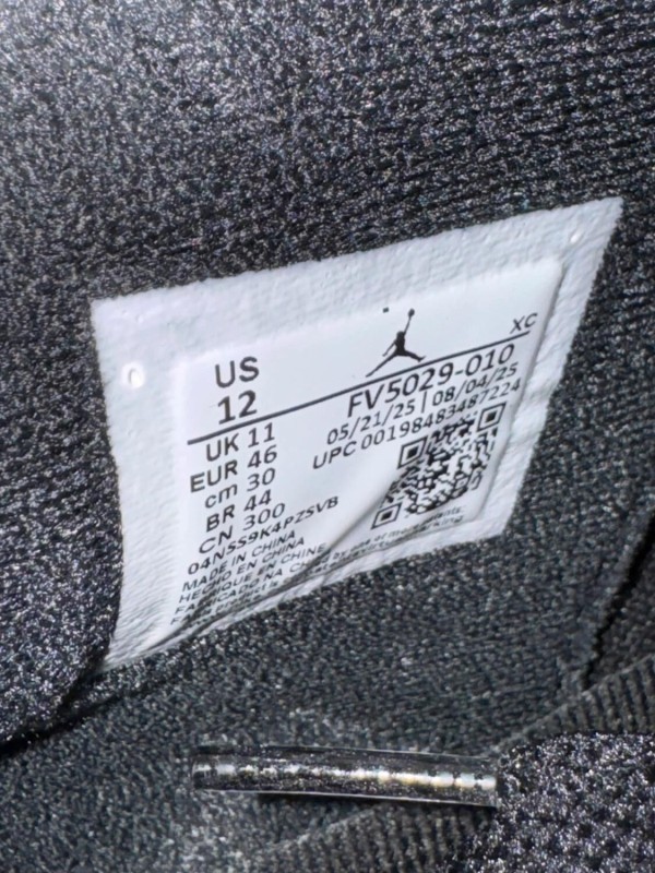 Jordan 4 Black Cat - Taille 46 2