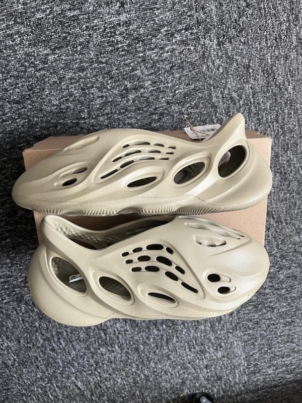 adidas Yeezy Foam RNR Stone Salt