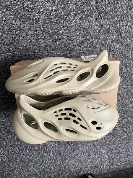 adidas Yeezy Foam RNR Stone Salt
