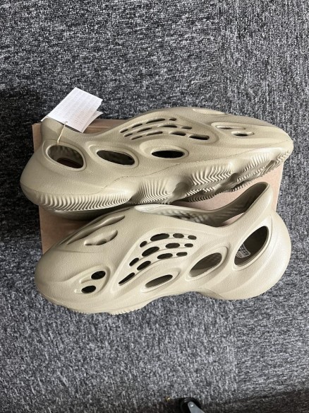 adidas Yeezy Foam RNR Stone Salt